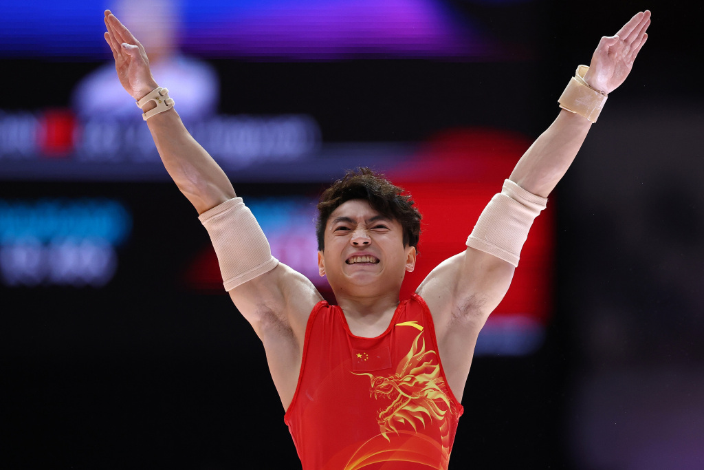 四冠王达成！邹敬园夺得体操世锦赛男子双杠冠军